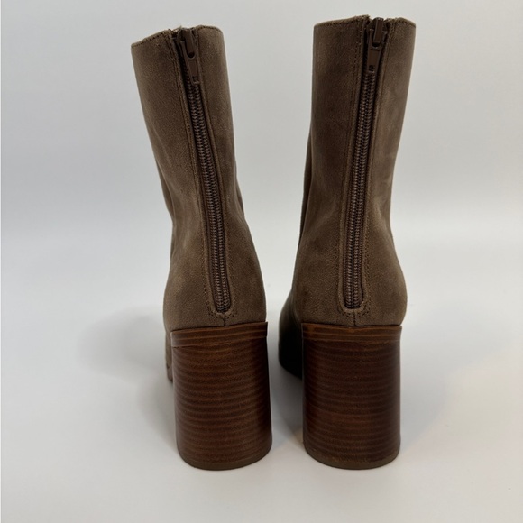 DV by Dolce Vita Suede Brown Boots Block Heel size 7.5 - Picture 3 of 9
